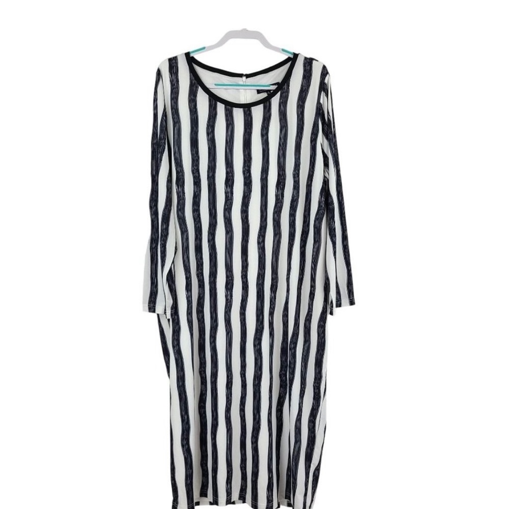 ELOQUII Rare Find! Vertical Stripe
Shift Dress, size 26 EUC, style 1926